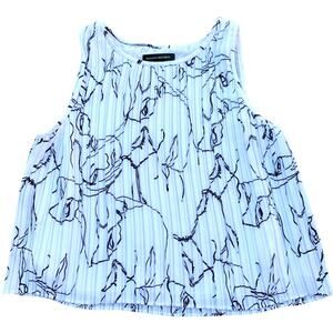 Banana Republic White and Black Floral Pleated Top Size Small